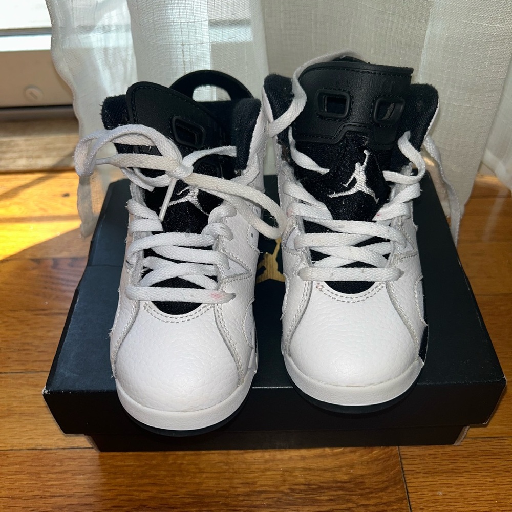 Jordan 6 Retro PS 10.5C
White/Black
Reverse Oreo